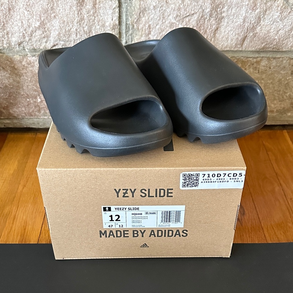 Adidas Yeezy Slides - Black